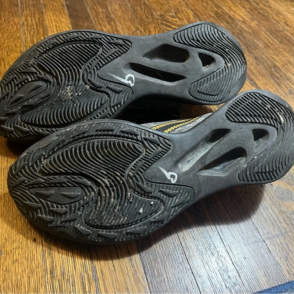 Nike Black and Gold Athletic‎ Shoes
